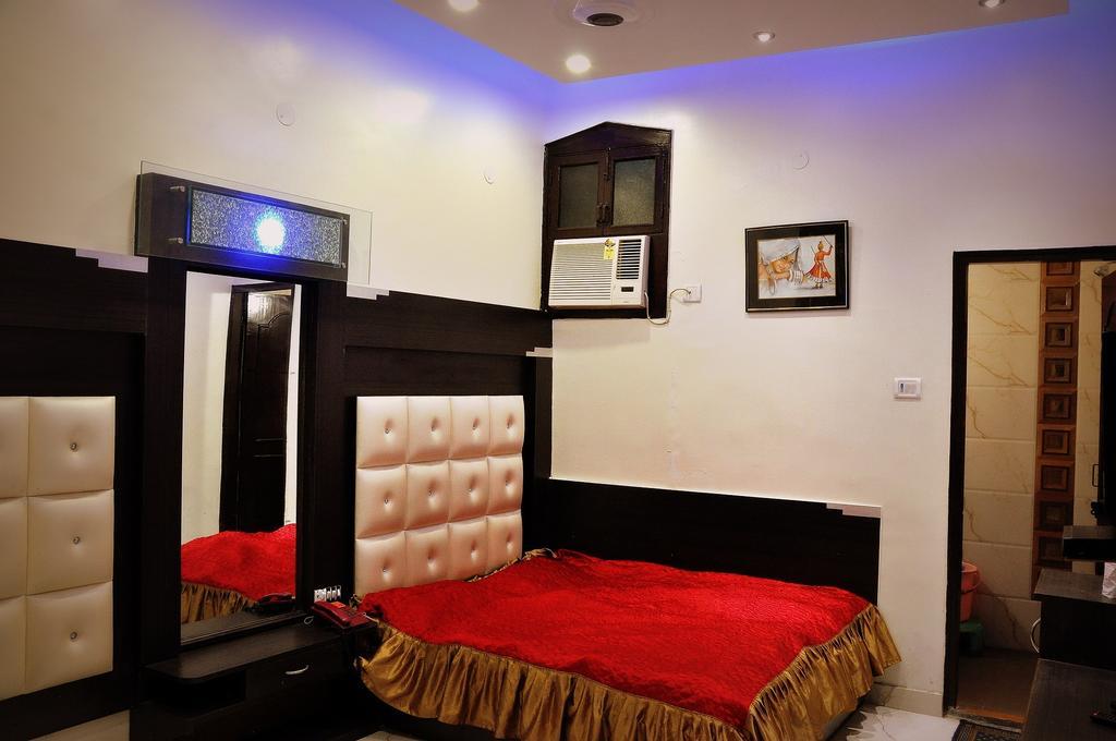 Hotel Peace Point - 1 Min Walking Distance From Station New Delhi Extérieur photo