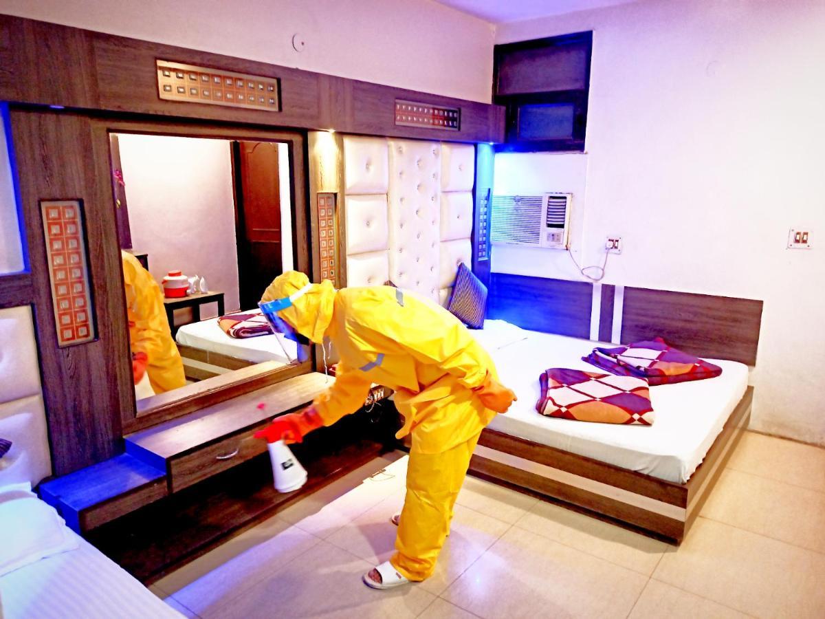 Hotel Peace Point - 1 Min Walking Distance From Station New Delhi Extérieur photo