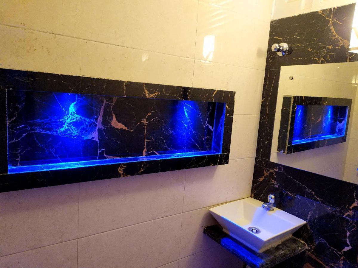 Hotel Peace Point - 1 Min Walking Distance From Station New Delhi Extérieur photo