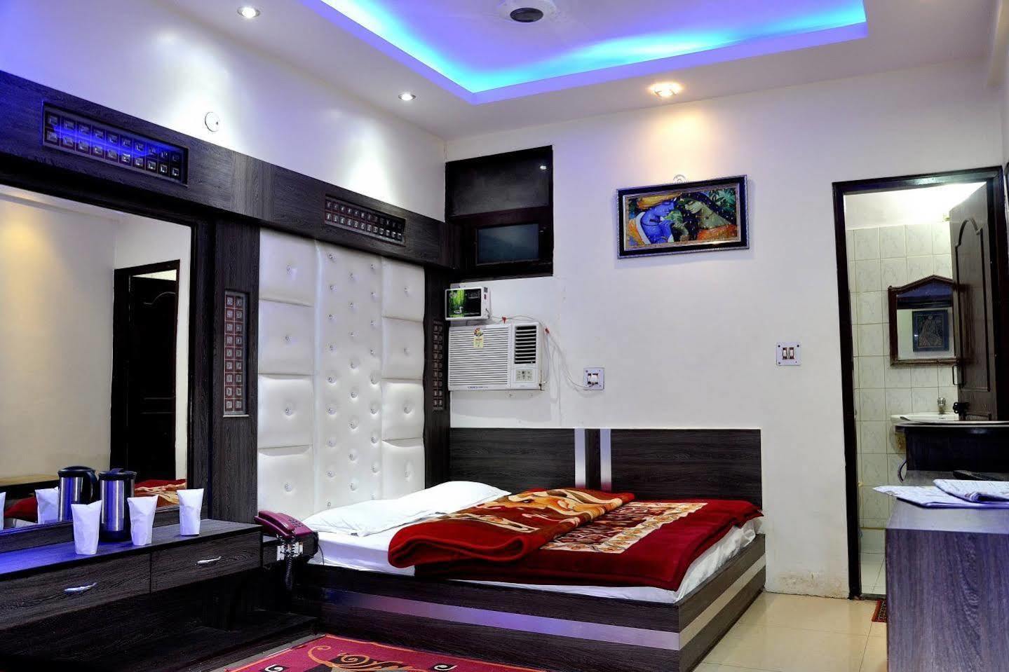 Hotel Peace Point - 1 Min Walking Distance From Station New Delhi Extérieur photo