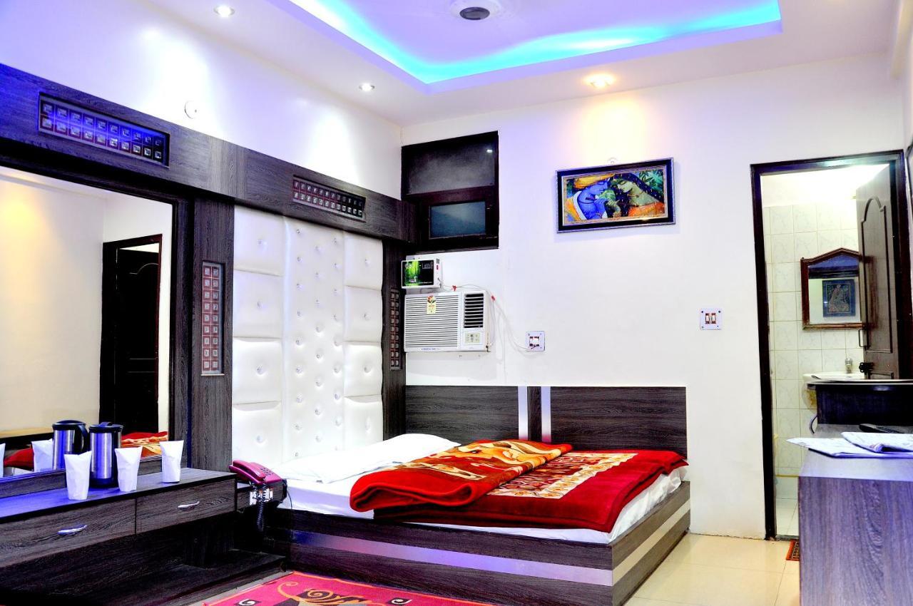 Hotel Peace Point - 1 Min Walking Distance From Station New Delhi Extérieur photo